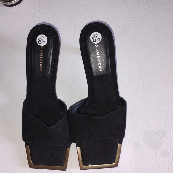 NEW Good American  Standout Black SUEDE Heels W/ GOLD ACCENT | Size 8.5 - Picture 1 of 4